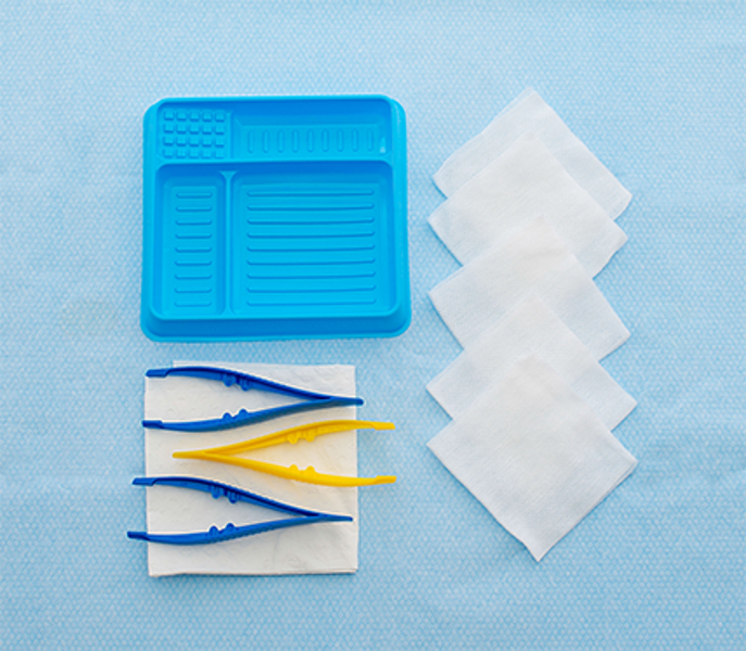 Basic Dressing Pack w 5 Non-Woven Swabs